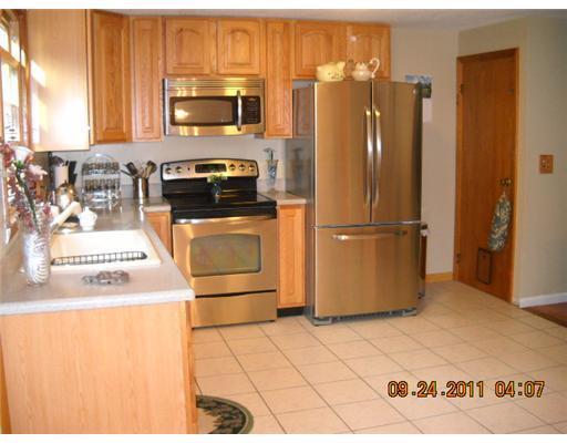 20 Villa Road, Unit 20 Westbrook, ME 04092 - Photo 4 of 18 Kitchen. Newer Kitchen! Cabinets,...