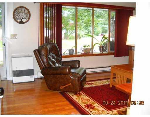 20 Villa Road, Unit 20 Westbrook, ME 04092 - Photo 8 of 18 Living Room.