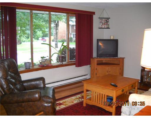20 Villa Road, Unit 20 Westbrook, ME 04092 - Photo 9 of 18 Living Room.