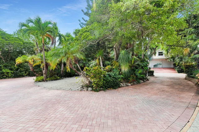 $5,700,000 | 1590 Pelican Road, Marathon, FL 33050