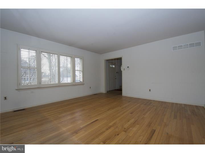 519 Merwyn Road Narberth, PA 19072 - Photo 6 of 16 Living Room