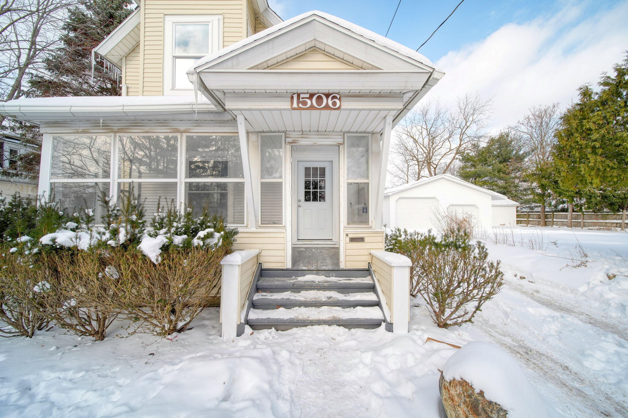 1506 Pringle Avenue Jackson, MI 49203 - Photo 2 of 54 2