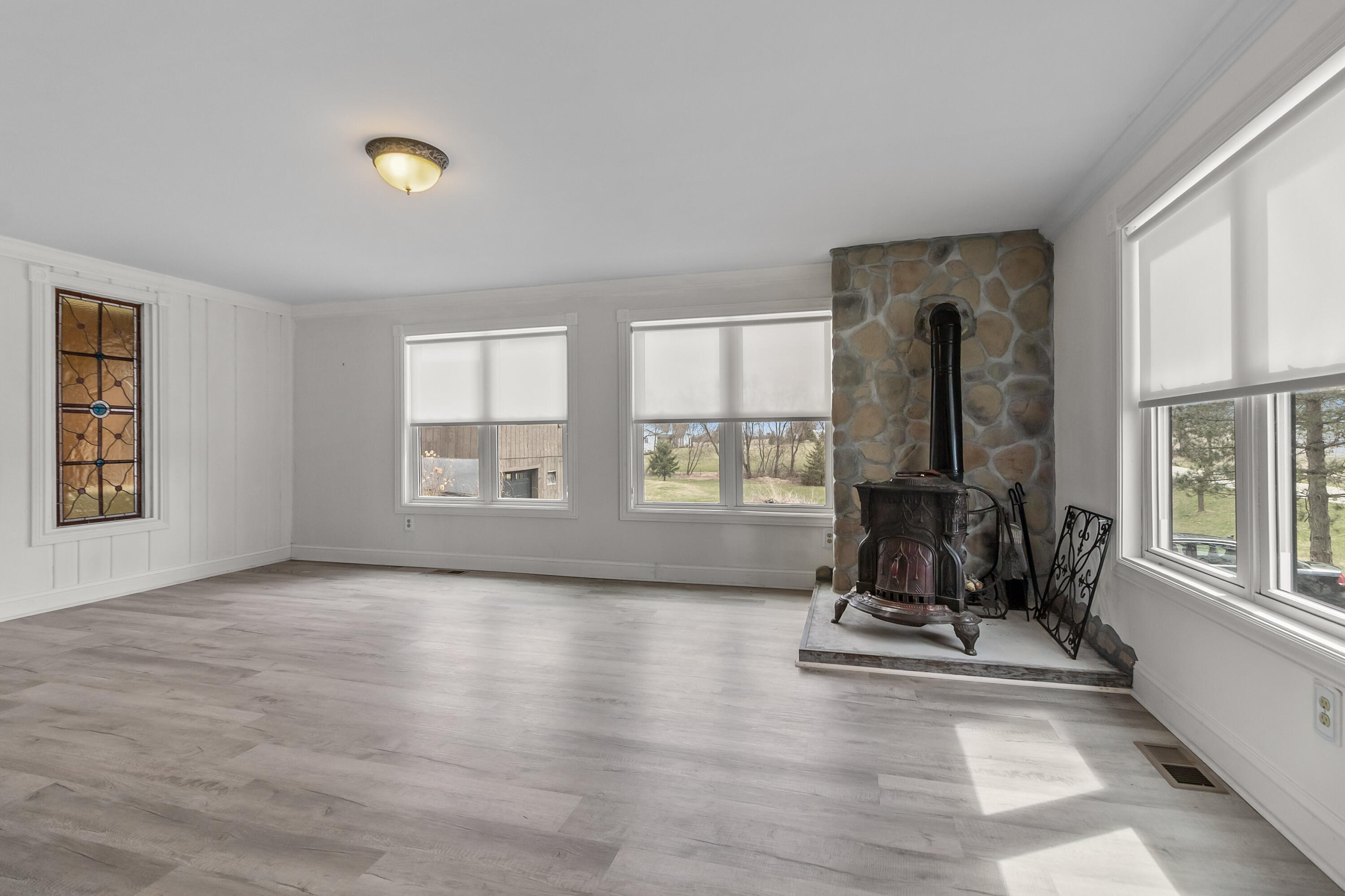 W6660 Willow Bend Road Walworth, WI 53184 - Photo 9 of 47 Great room