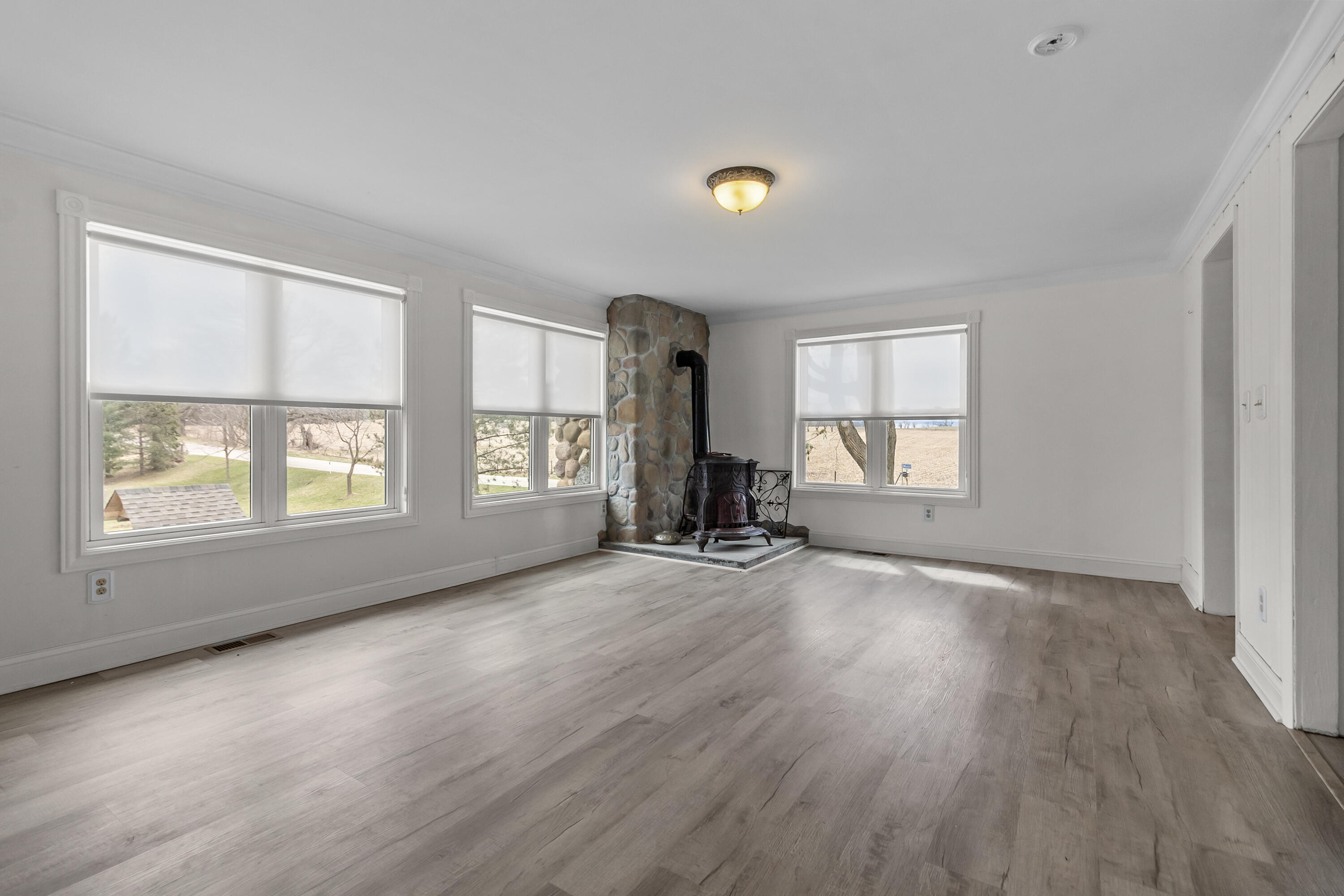 W6660 Willow Bend Road Walworth, WI 53184 - Photo 10 of 47 Great room