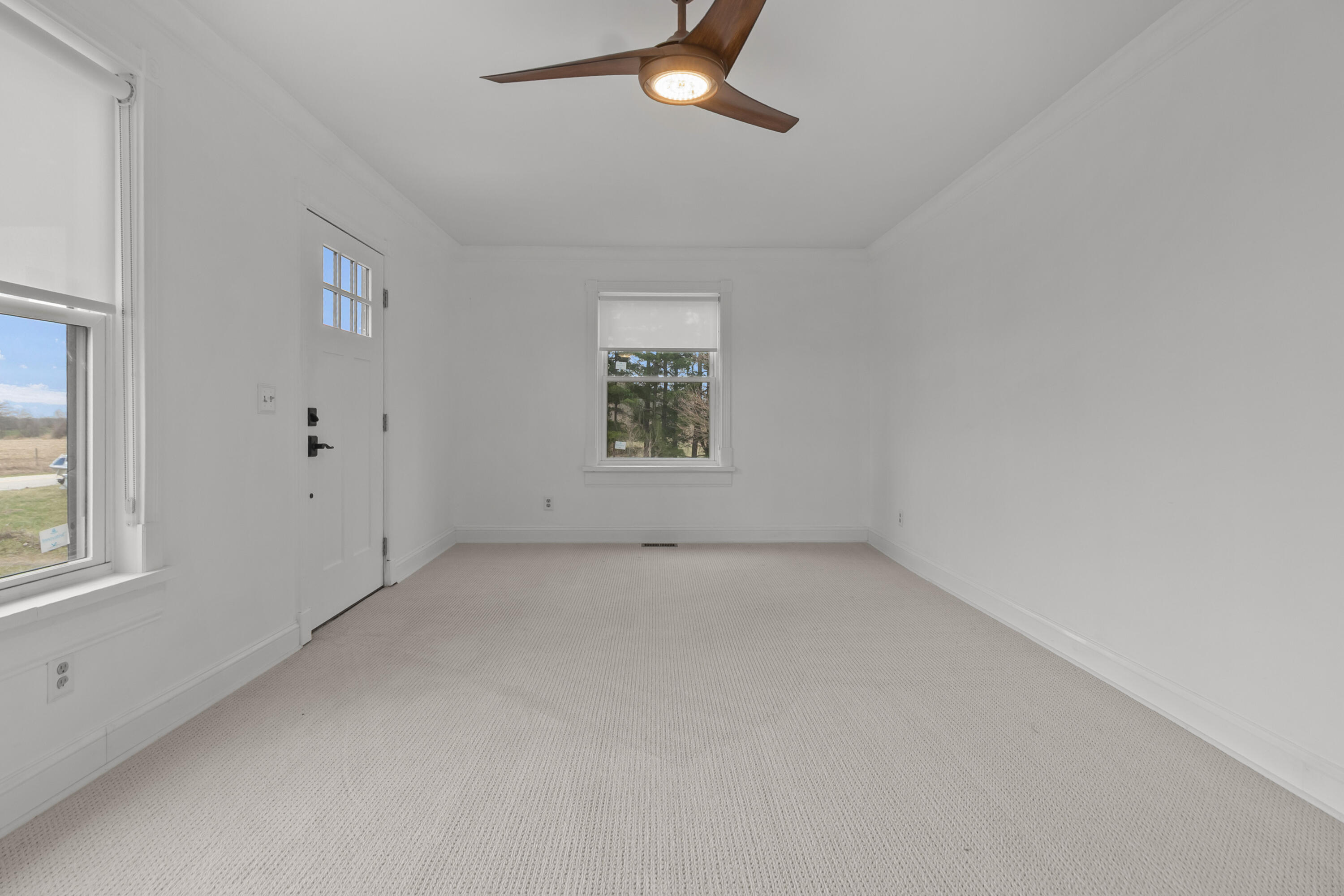W6660 Willow Bend Road Walworth, WI 53184 - Photo 13 of 47 Family/Dining room