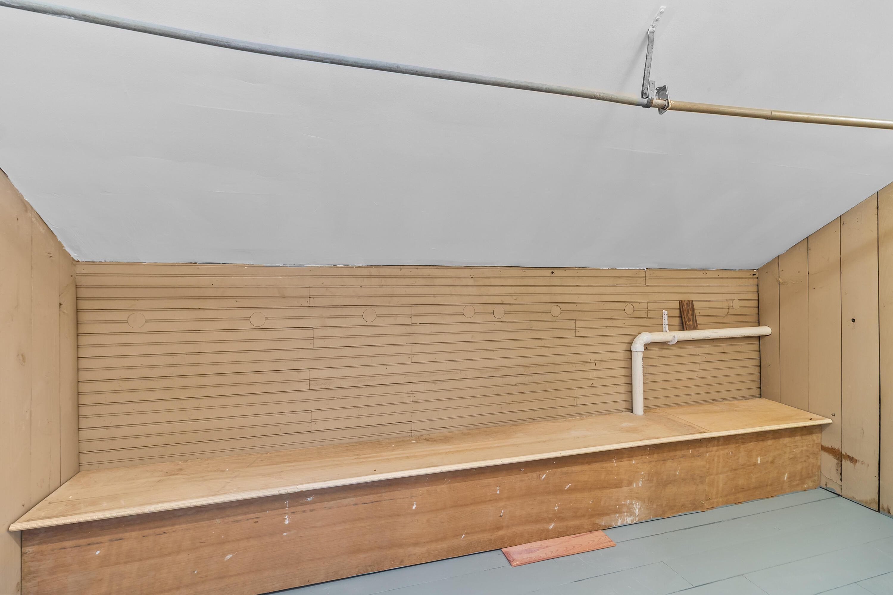 W6660 Willow Bend Road Walworth, WI 53184 - Photo 23 of 47 Upper closet