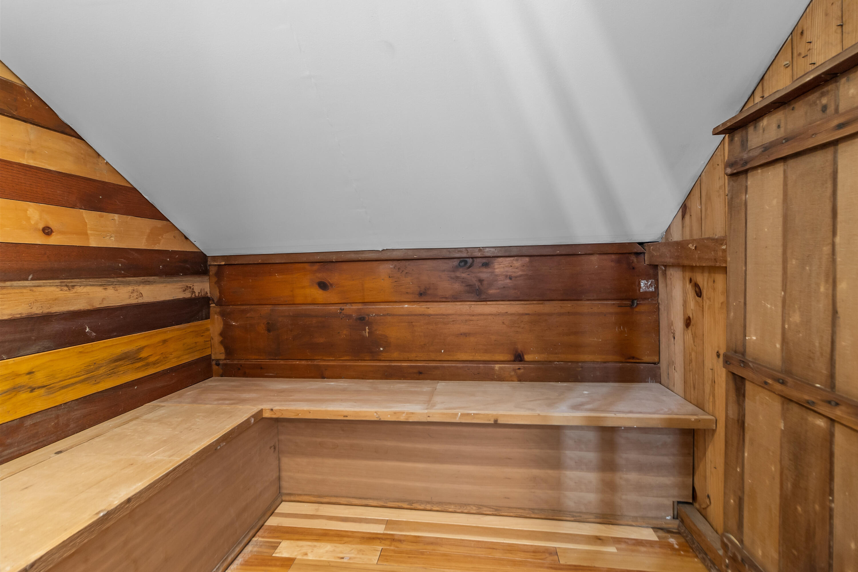 W6660 Willow Bend Road Walworth, WI 53184 - Photo 24 of 47 2nd upper closet