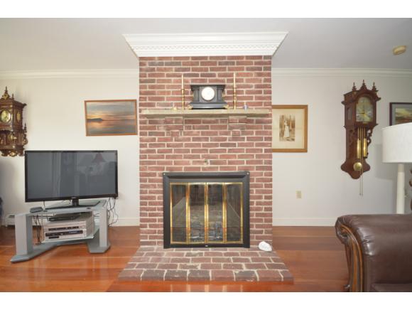 2 Wade Farm Road, Unit C Newmarket, NH 03857 - Photo 4 of 25 Gallery Image 4