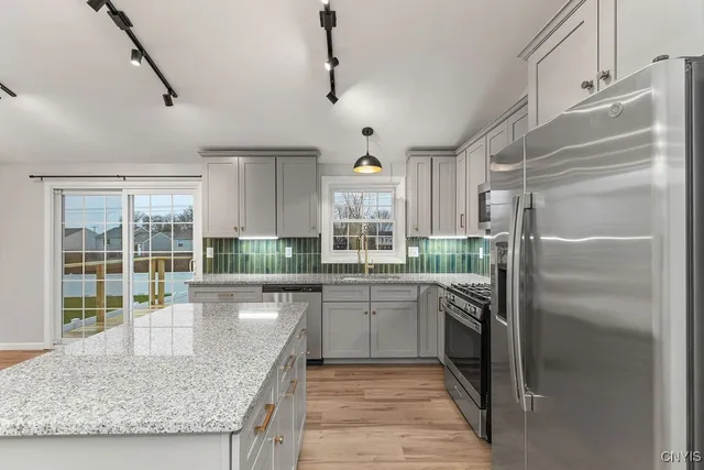 $3,250 | 7789 New Hope East, Clay, NY 13090