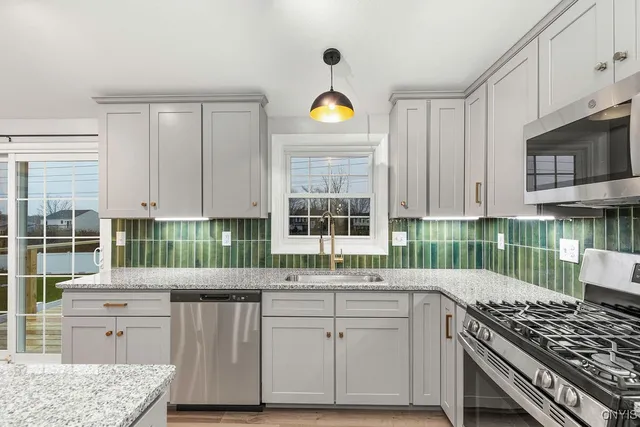 $3,250 | 7789 New Hope East, Clay, NY 13090