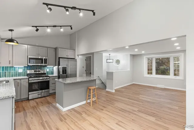 $3,250 | 7789 New Hope East, Clay, NY 13090