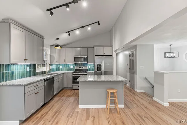 $3,250 | 7789 New Hope East, Clay, NY 13090