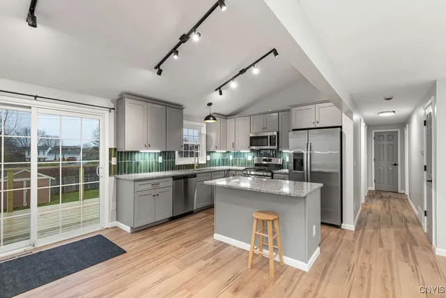 $3,250 | 7789 New Hope East, Clay, NY 13090