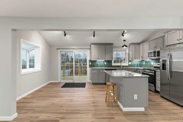 $3,250 | 7789 New Hope East, Clay, NY 13090