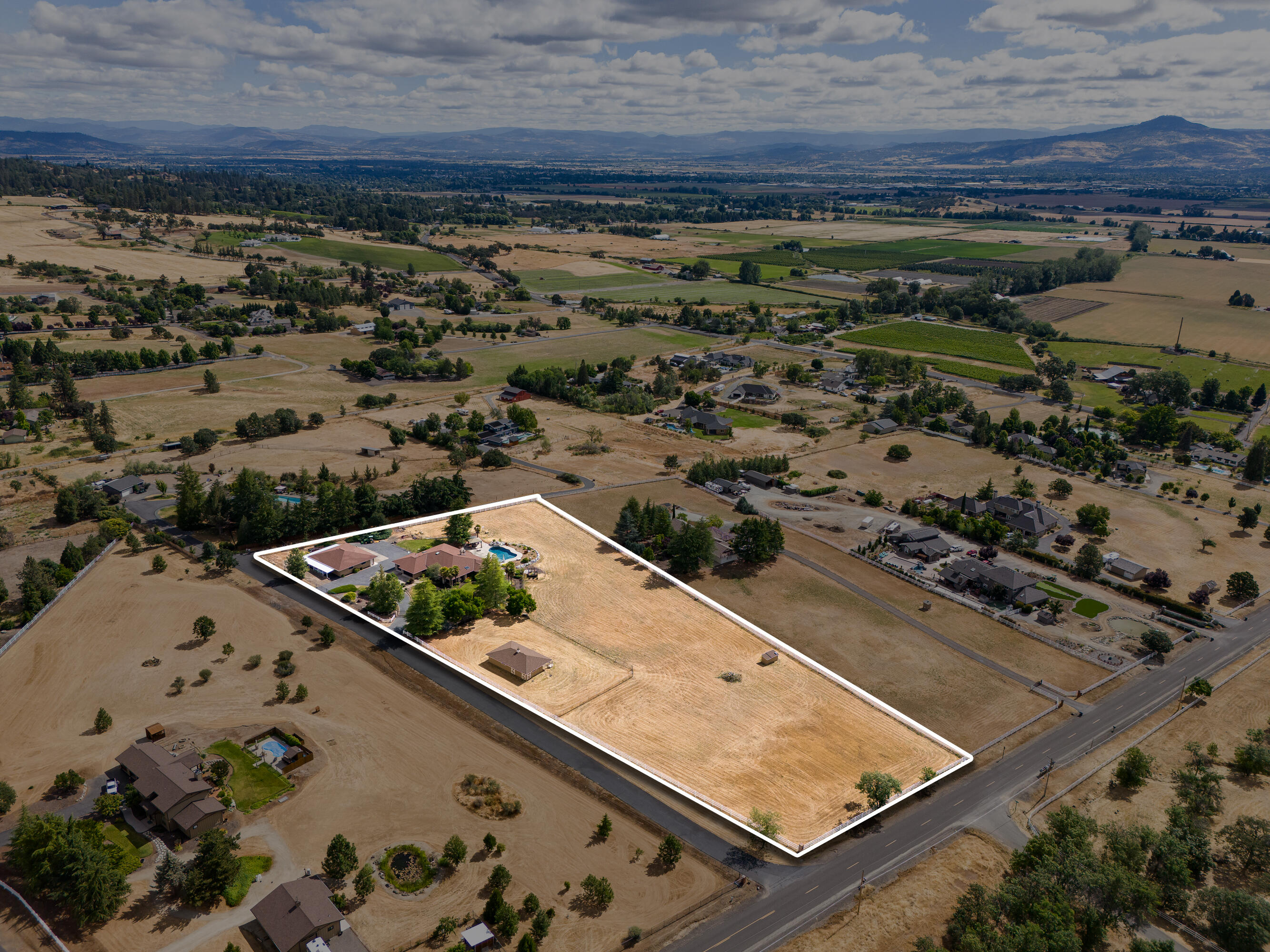 3711 Livingston Road Central Point, OR 97502 - Photo 2 of 58 3
