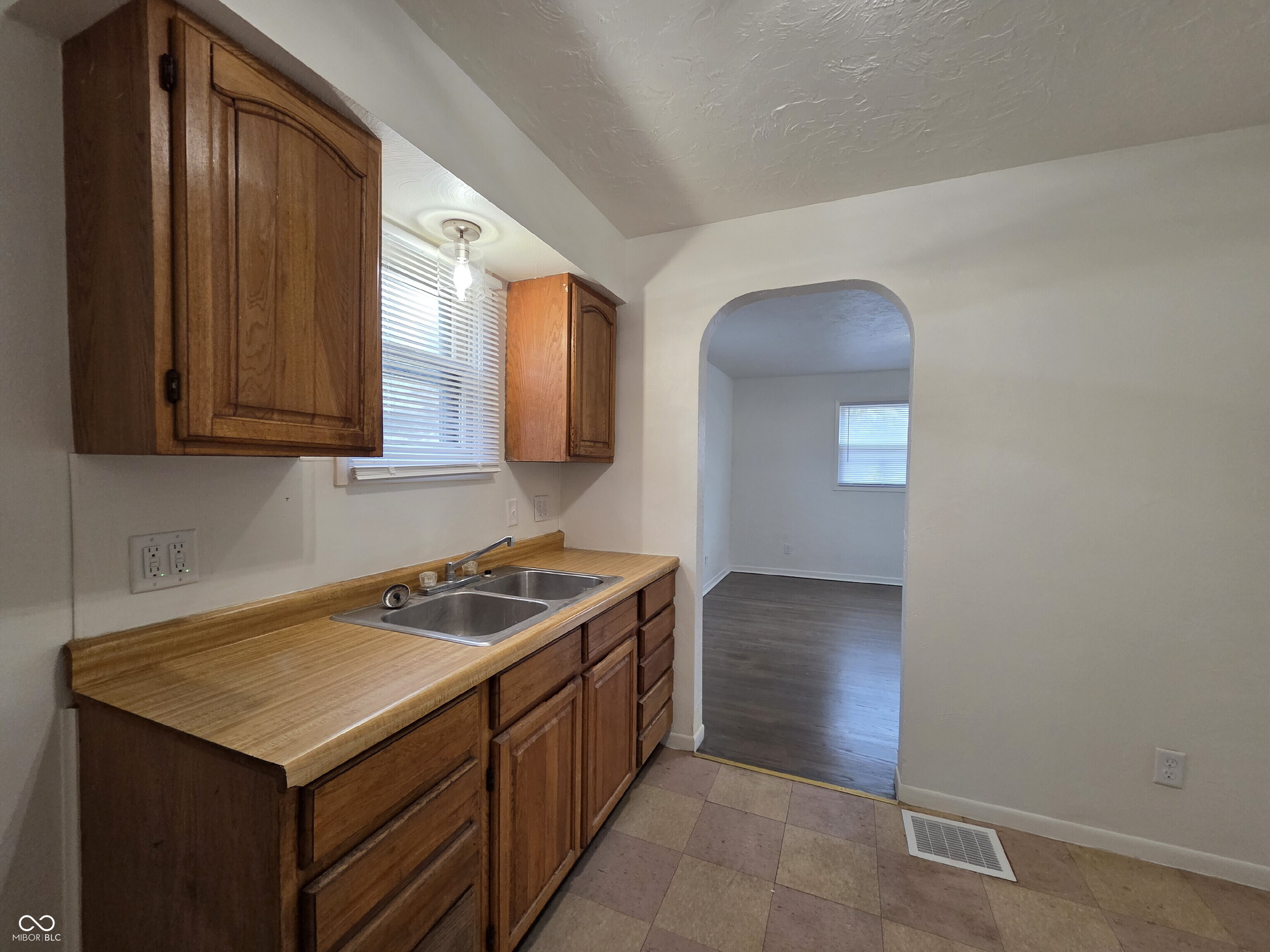 702 West 23rd Street Anderson, IN 46016 - Photo 8 of 13