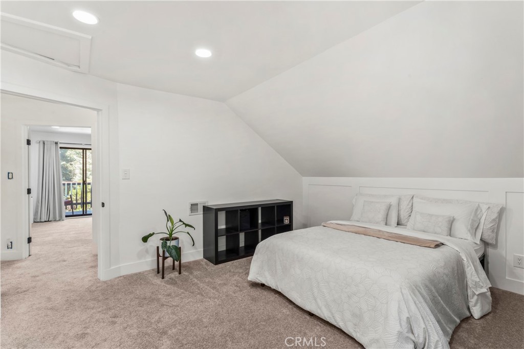 899 Blue Ridge Drive Lake Arrowhead, CA 92385 - Photo 23 of 49 a bedroom with a bed and a table
