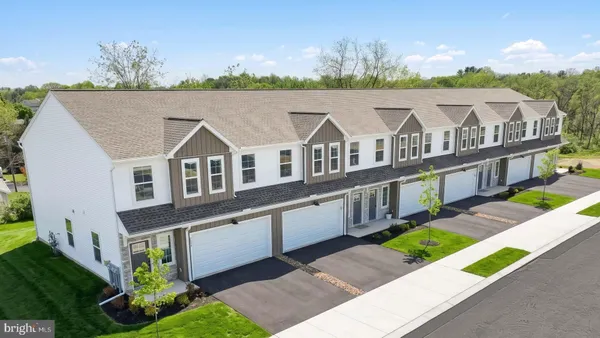$327,200 | 7857 Oakbrook Drive, Harrisburg, PA 17112