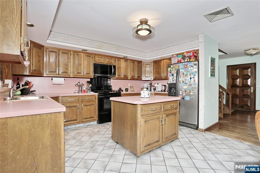 245 Highland Avenue Wood-Ridge, NJ 07075 - Photo 9 of 37