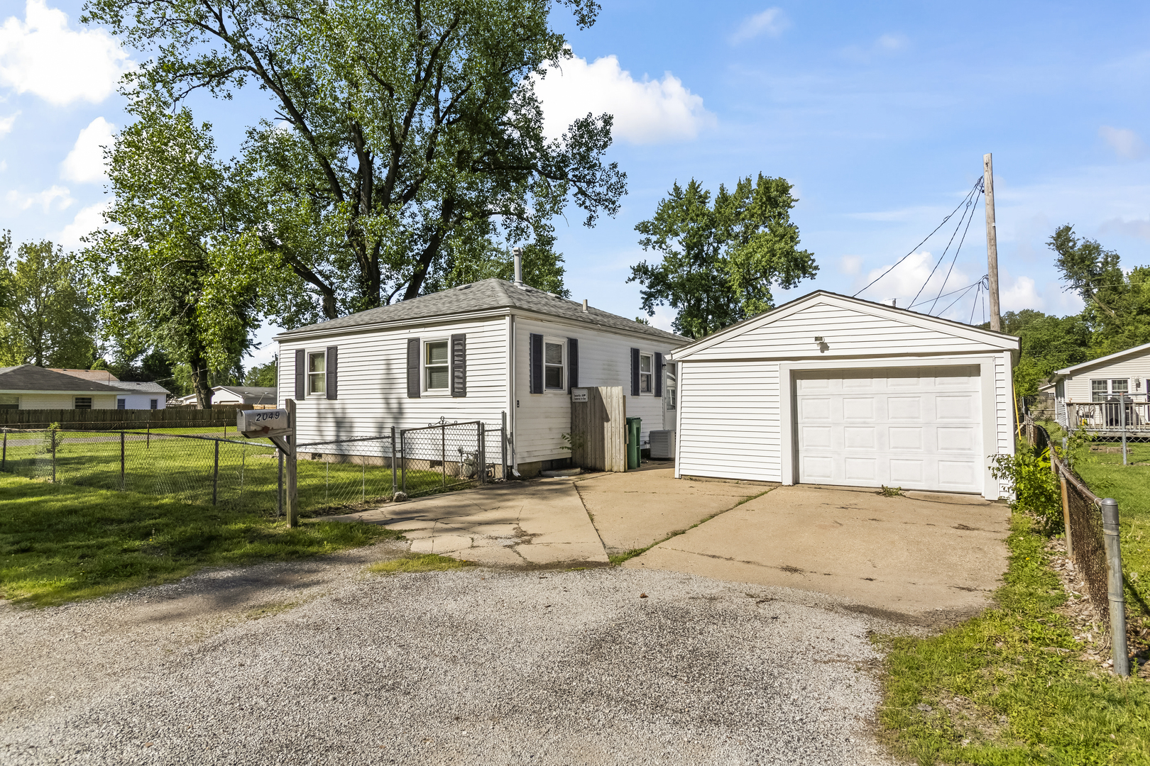 2049 Hamilton Avenue Springfield, IL 62702 - Photo 2 of 17
