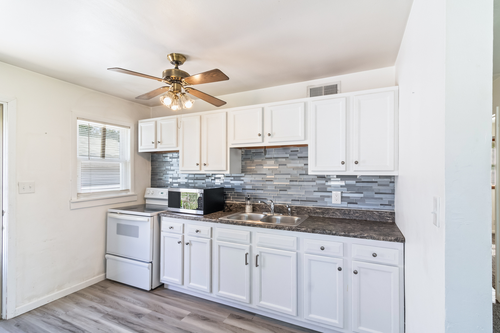 2049 Hamilton Avenue Springfield, IL 62702 - Photo 4 of 17