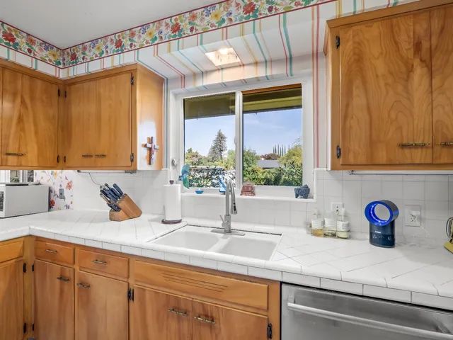 $555,000 | 1486 West Roberts Avenue, Fresno, CA 93711