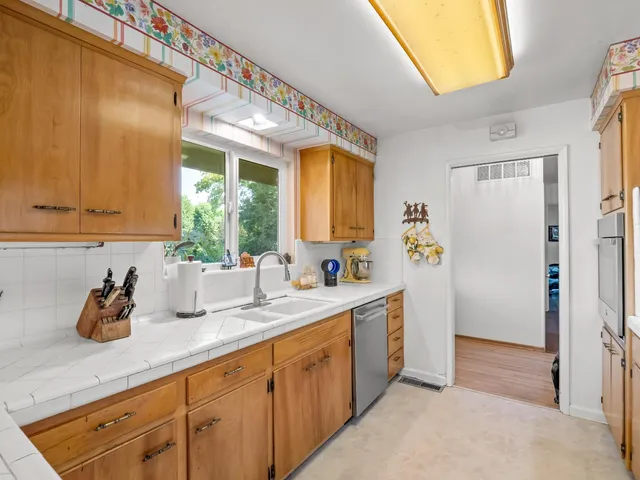 $555,000 | 1486 West Roberts Avenue, Fresno, CA 93711