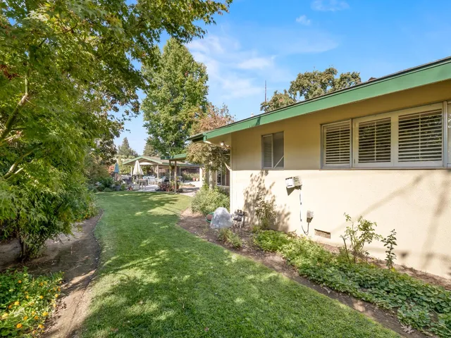 $555,000 | 1486 West Roberts Avenue, Fresno, CA 93711