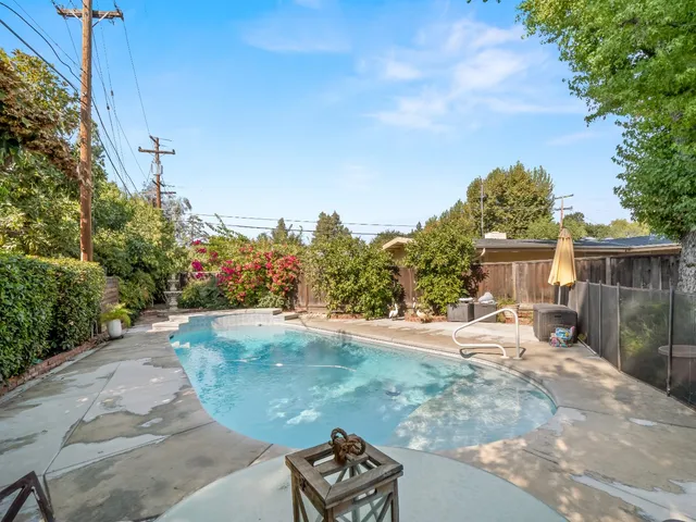 $555,000 | 1486 West Roberts Avenue, Fresno, CA 93711