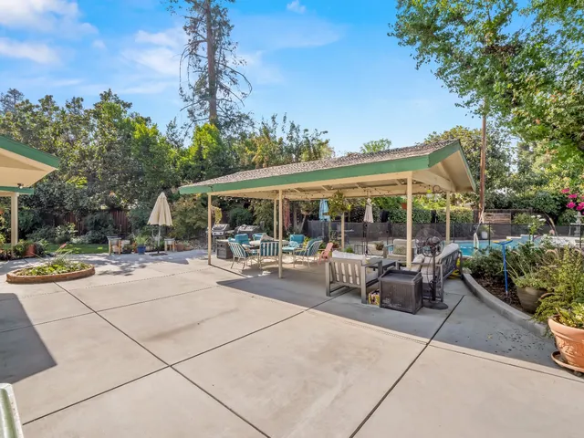 $555,000 | 1486 West Roberts Avenue, Fresno, CA 93711