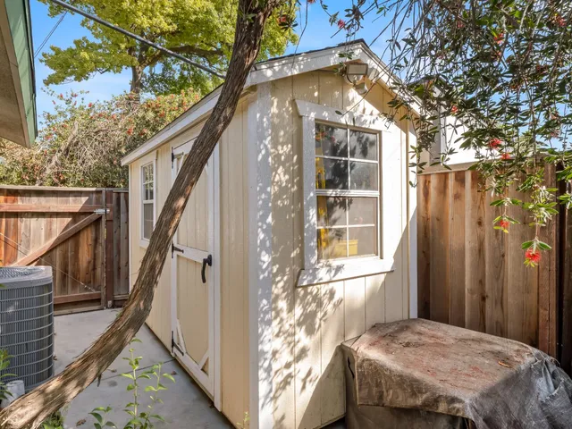 $555,000 | 1486 West Roberts Avenue, Fresno, CA 93711