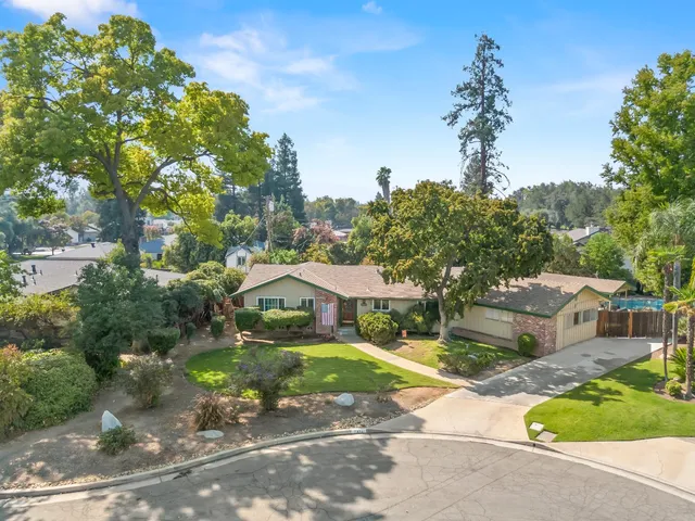 $555,000 | 1486 West Roberts Avenue, Fresno, CA 93711