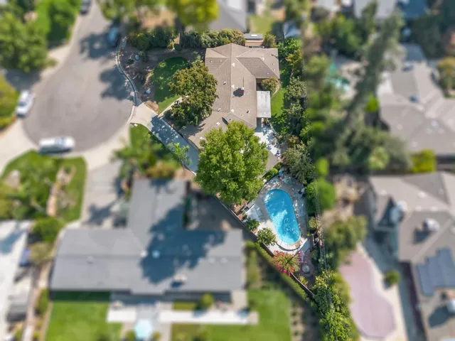 $555,000 | 1486 West Roberts Avenue, Fresno, CA 93711