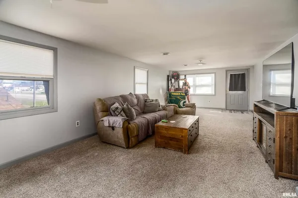 $225,000 | 201 South Pershing Street, Energy, IL 62933