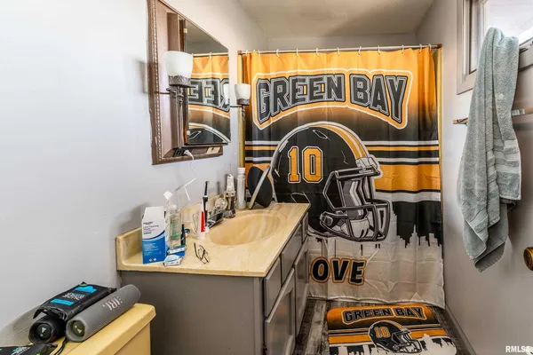 $225,000 | 201 South Pershing Street, Energy, IL 62933