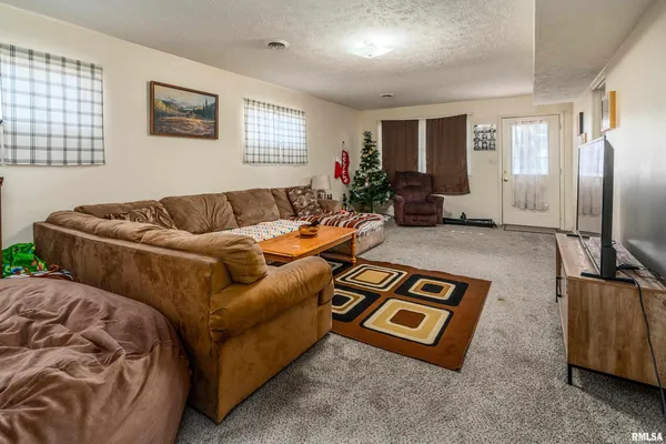 $225,000 | 201 South Pershing Street, Energy, IL 62933