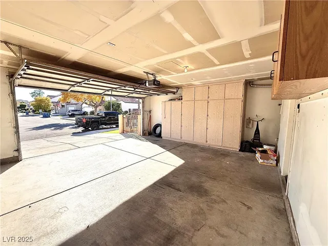 $2,400 | 8436 Orchard Ridge Avenue, Las Vegas, NV 89129