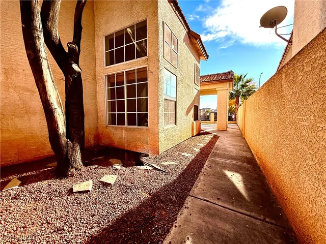 $2,400 | 8436 Orchard Ridge Avenue, Las Vegas, NV 89129