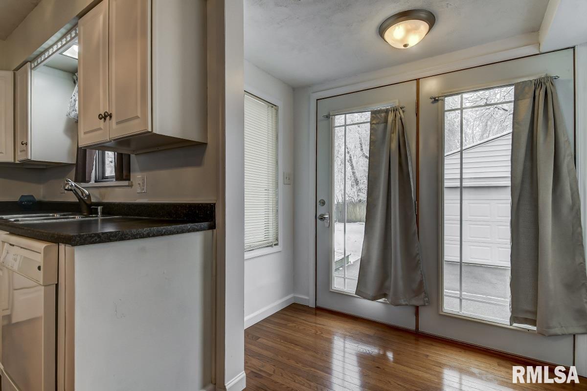 2429 East Griffiths Avenue Springfield, IL 62702 - Photo 9 of 40