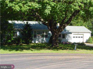 418 Springbrook Lane Hatboro, PA 19040 - Photo 1 of 5 Gallery Image 1