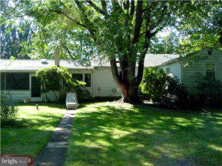418 Springbrook Lane Hatboro, PA 19040 - Photo 3 of 5 Gallery Image 3