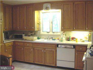 418 Springbrook Lane Hatboro, PA 19040 - Photo 4 of 5 Gallery Image 4