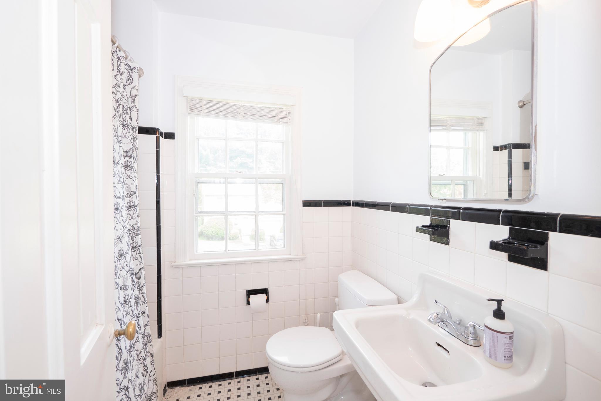 1802 August Drive Silver Spring, MD 20902 - Photo 21 of 35 Upper Level - Full Hall Bathroom