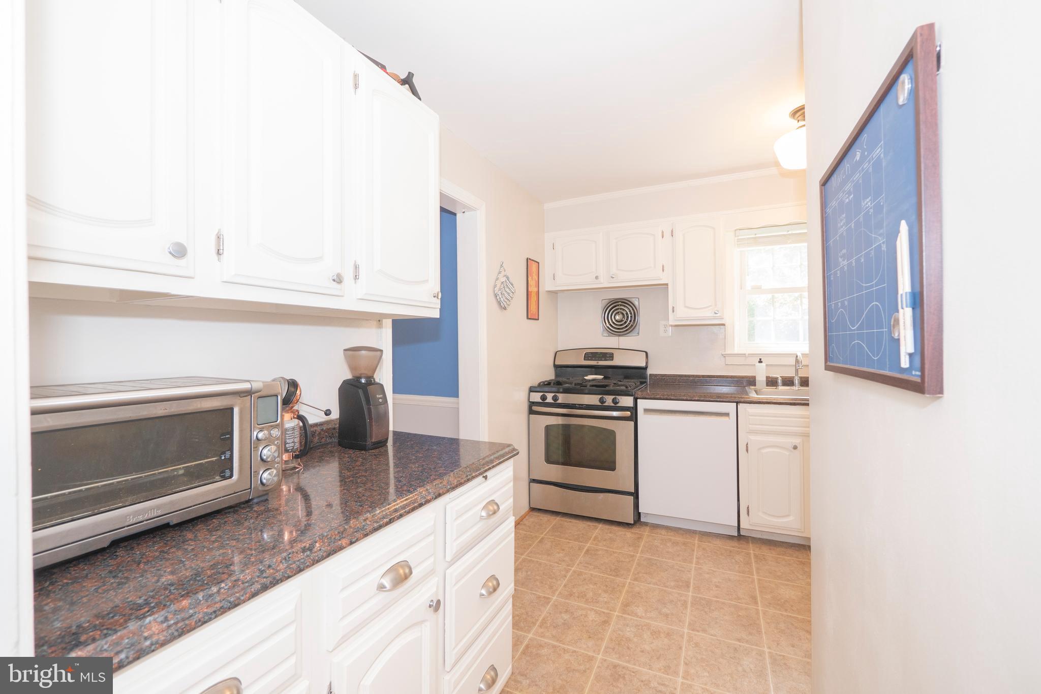 1802 August Drive Silver Spring, MD 20902 - Photo 9 of 35 Main Level - Kitchen