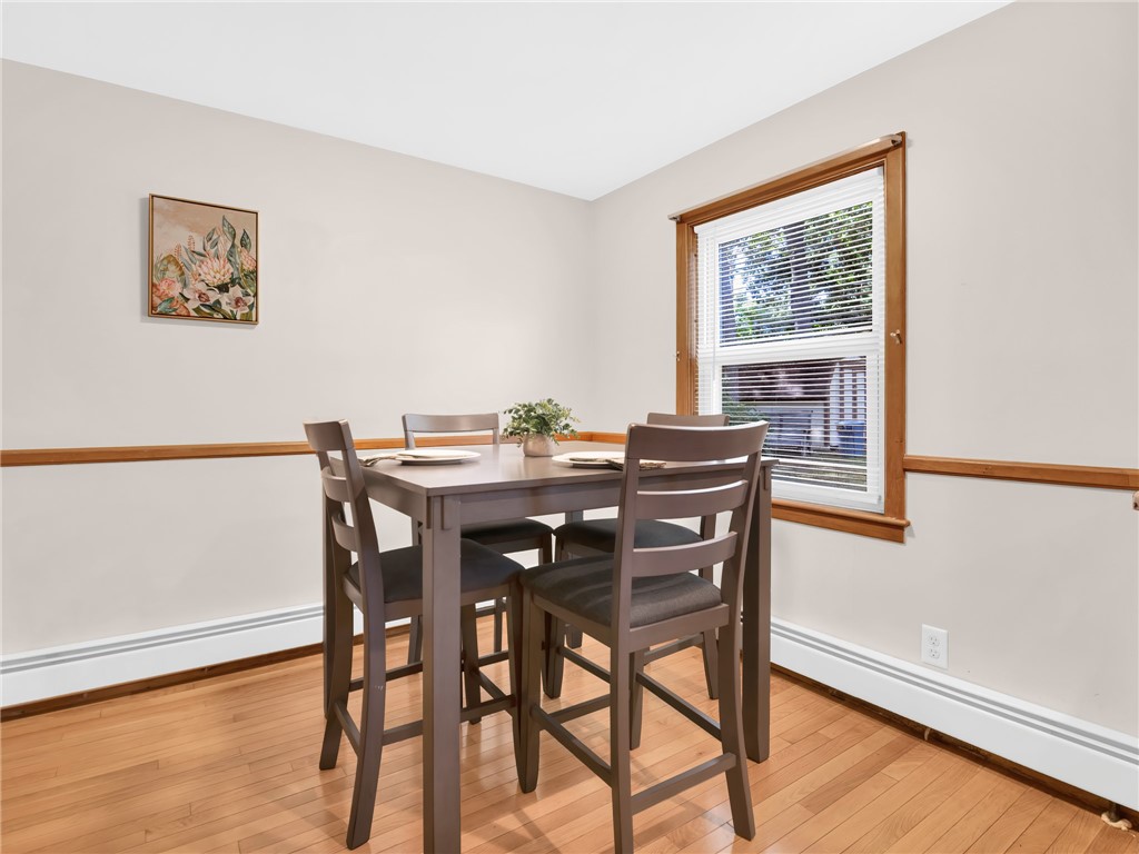 133 Inman Avenue Warwick, RI 02886 - Photo 9 of 31 Dining area