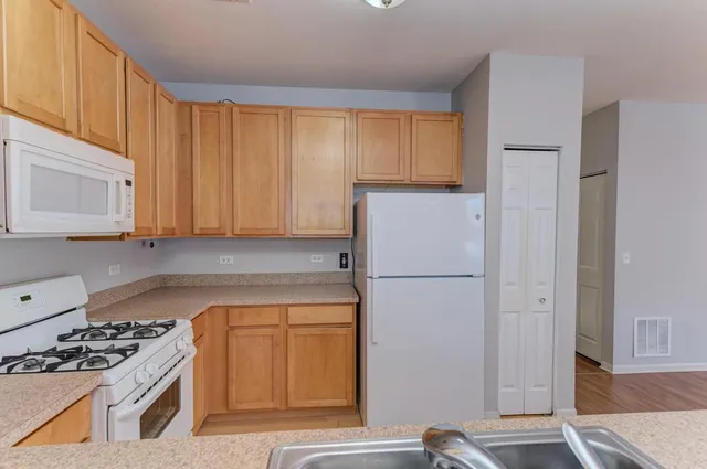 $255,000 | 5116 New Haven Court, Unit 5116, Plainfield, IL 60586