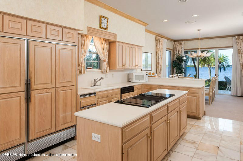 176 Kings Road Palm Beach, FL 33480 - Photo 8 of 18 8 Kitchen