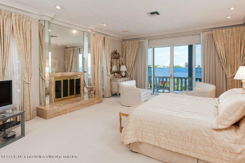 176 Kings Road Palm Beach, FL 33480 - Photo 9 of 18 9 Master Bedroom