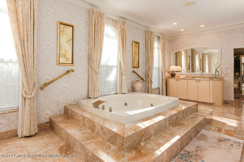 176 Kings Road Palm Beach, FL 33480 - Photo 10 of 18 10 Master Bathroom