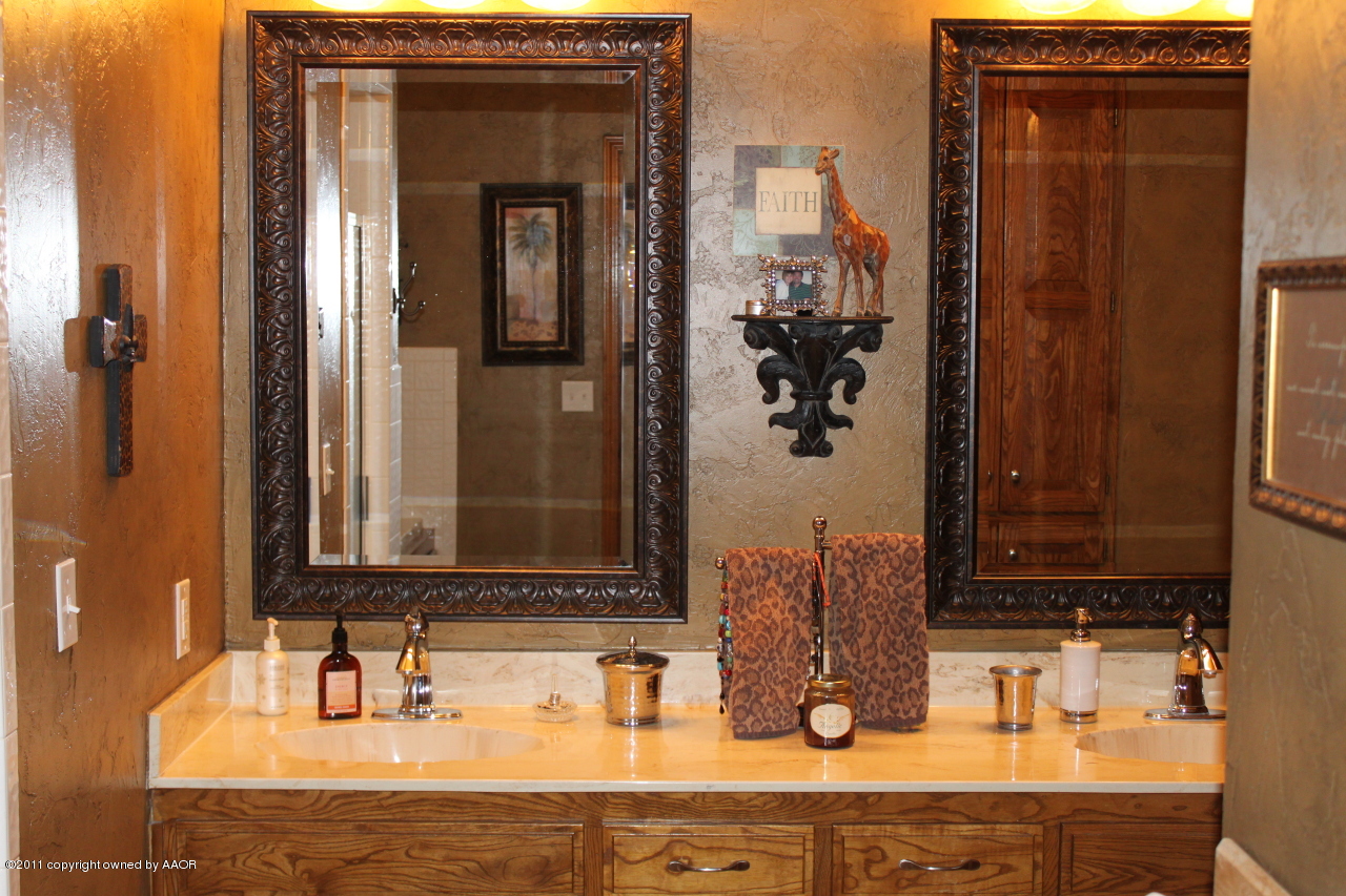 7017 Bayswater Road Amarillo, TX 79109 - Photo 2 of 33 2